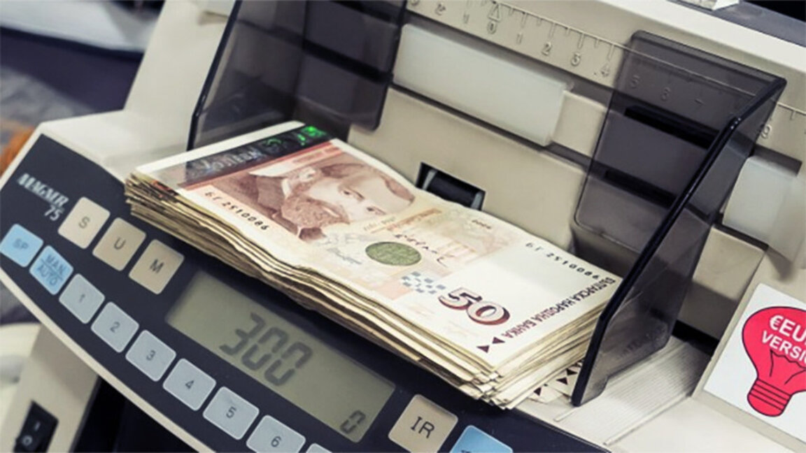 Bulgarians keep more than 75 billion euros in banks, money sent by emigrants is also growing