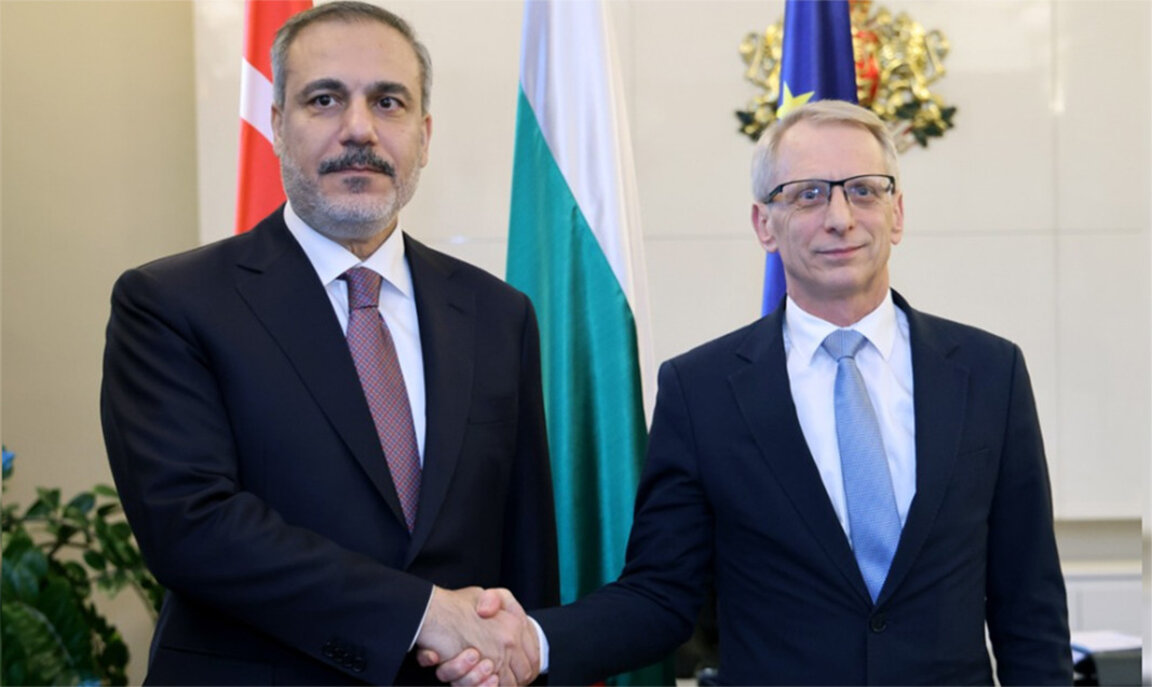 Türkischer Außenminister trifft sich mit Premier und Präsident
