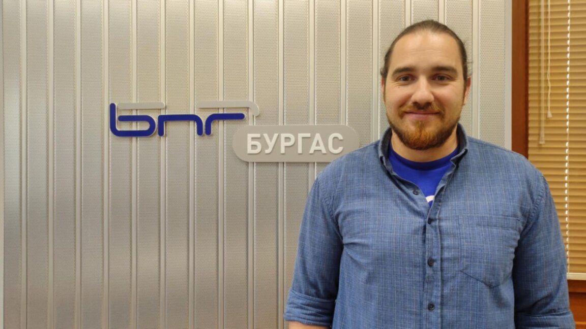 Самуел Мануелян с "Един грам прах" в ефира на БНР Бургас