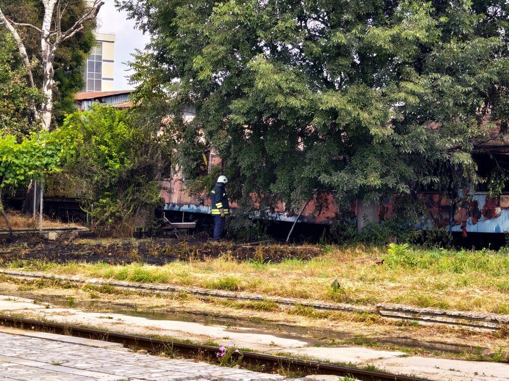 Три пожарни автомобила гасиха пожар на Сточна гара Варна