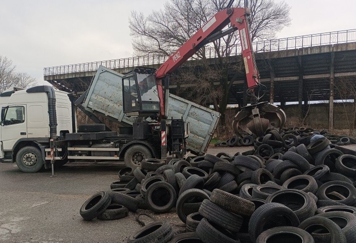 Перущица готви отпор срещу площадка за трошене на стари гуми