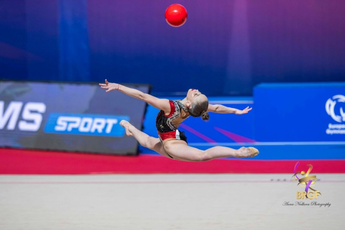 Стилияна Николова