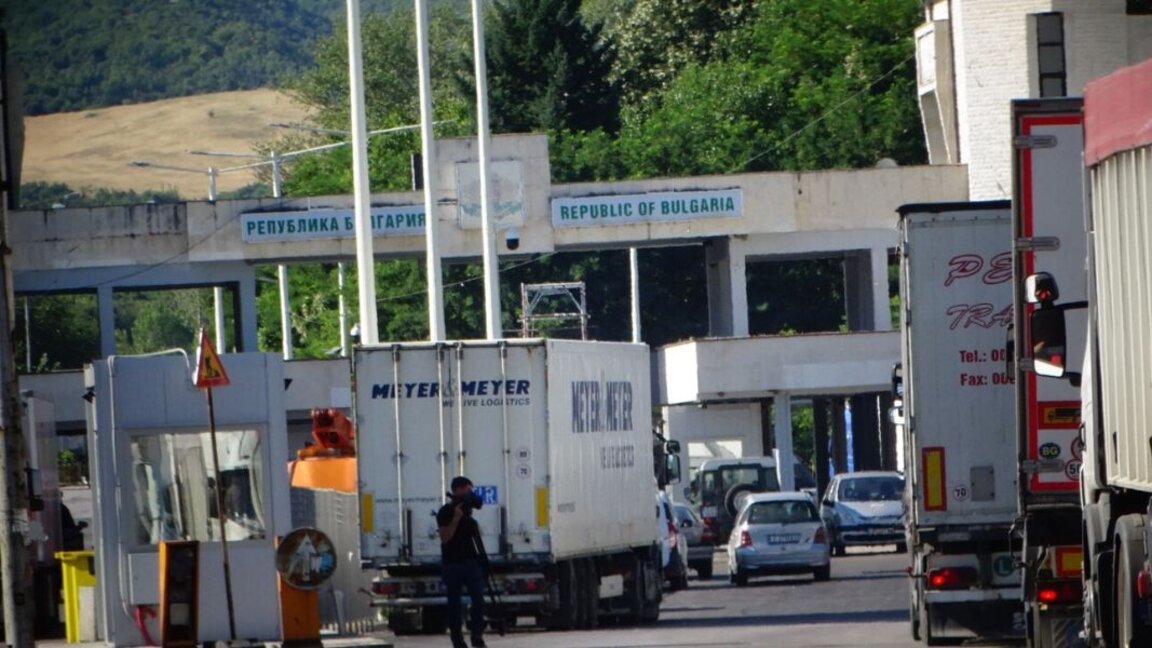 Vetëm në prill, gati 2,400 shoferë u detyruan të paguanin gjobat e tyre të papaguara përpara se të kalonin kufirin