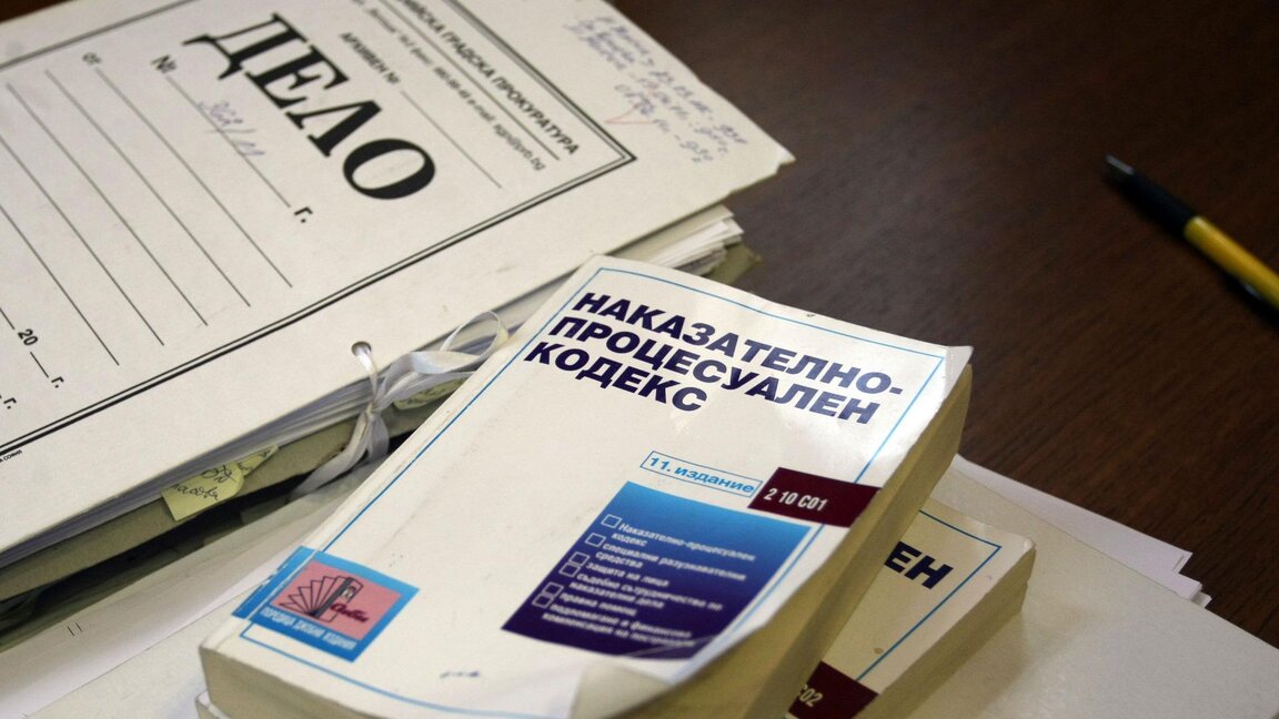 Старозагорският окръжен съд остави в ареста 39-годишен мъж, заплашвал майка си с убийство