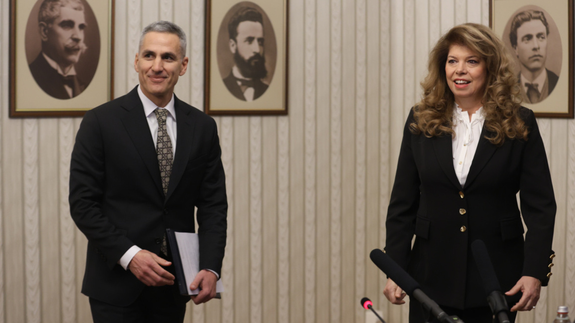 Президентът Илияна Йотова подписа указите за правителство и нови избори