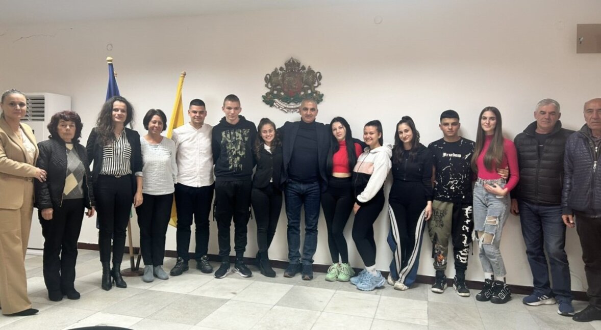 Ученици от Гурково проучват забележителностите на региона