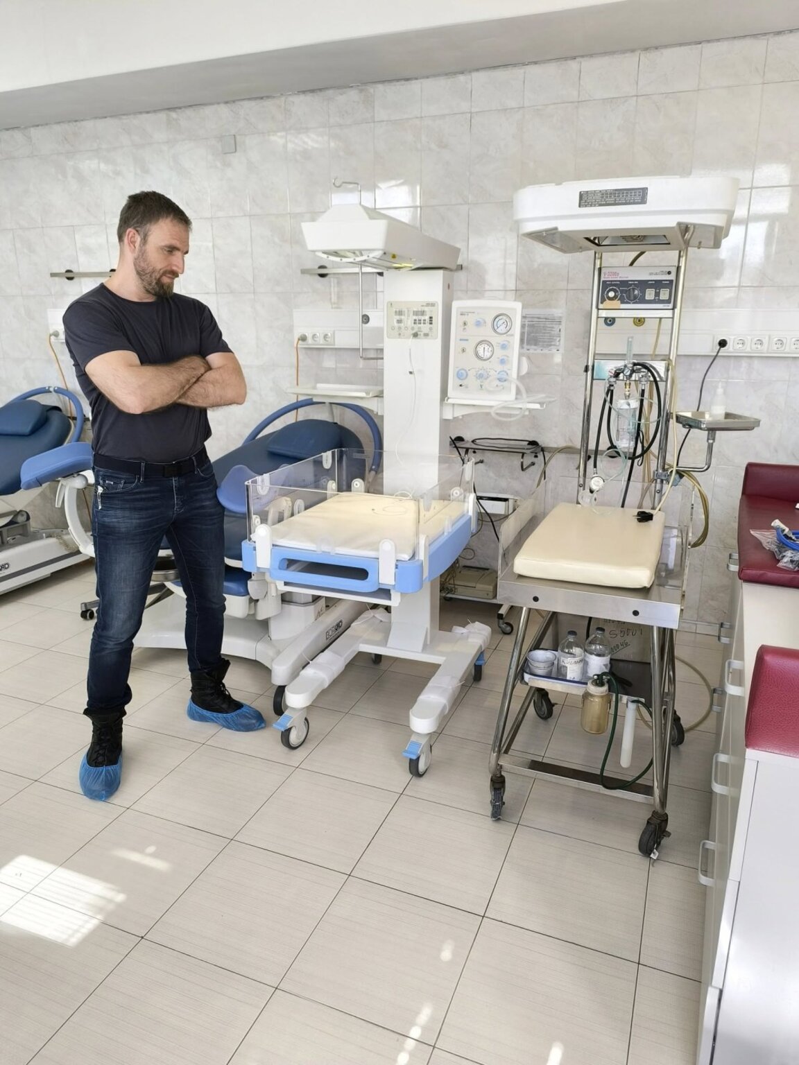 Болницата в Перник получи като дарение реанимационно термо легло