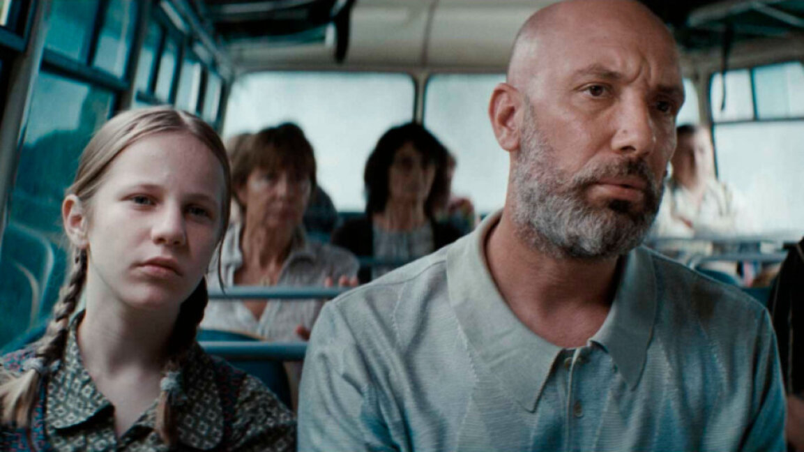 Весела Вълчева (Тарика) и Захари Бахаров (Али) във филма "Стадото"