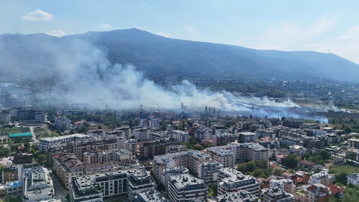 Пожар в склад за фолио в столичния кв. "Илиянци"