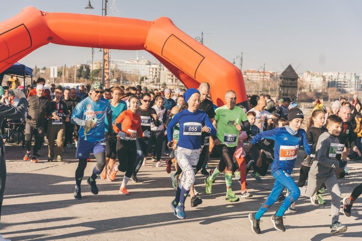 500 δρομείς συμμετέχουν στο χριστουγεννιάτικο «Ημιμαραθώνιο του Νεσέμπαρ»