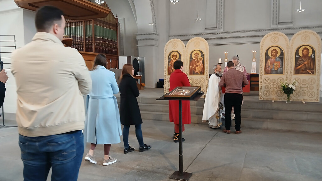 Un sacerdote búlgaro convirtió la iconografía en un lenguaje común en Zúrich
