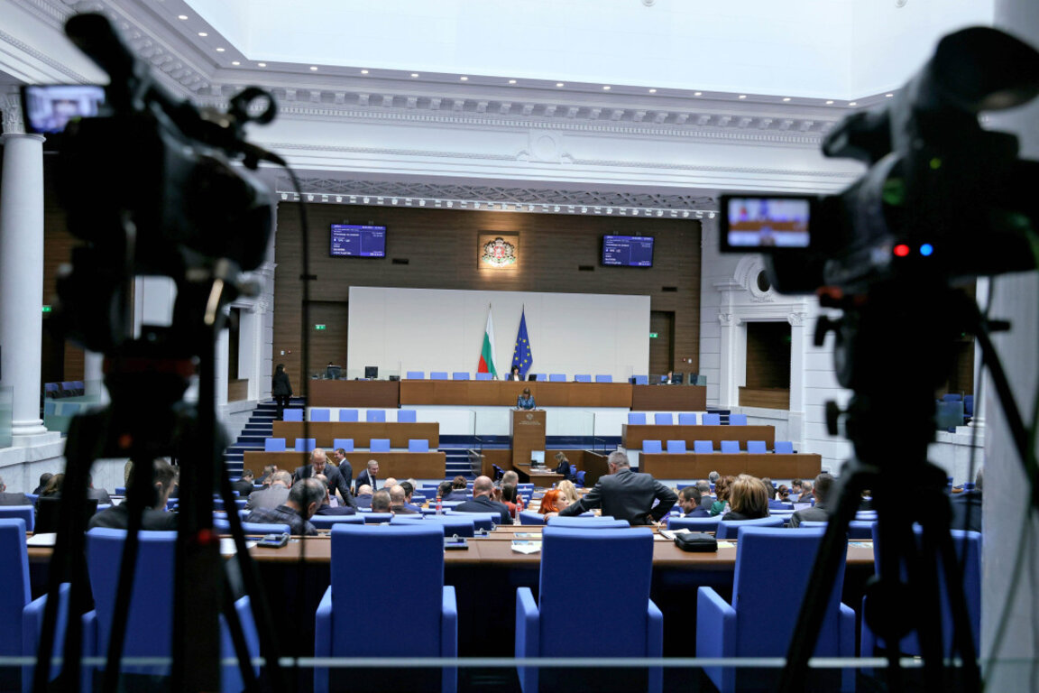Parliament approves at first reading three draft amendments to the Family Code