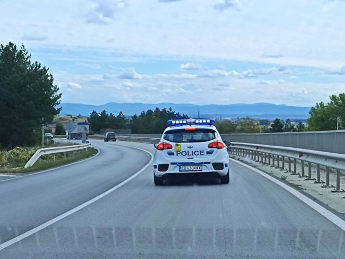 Камион удари дете на пътя