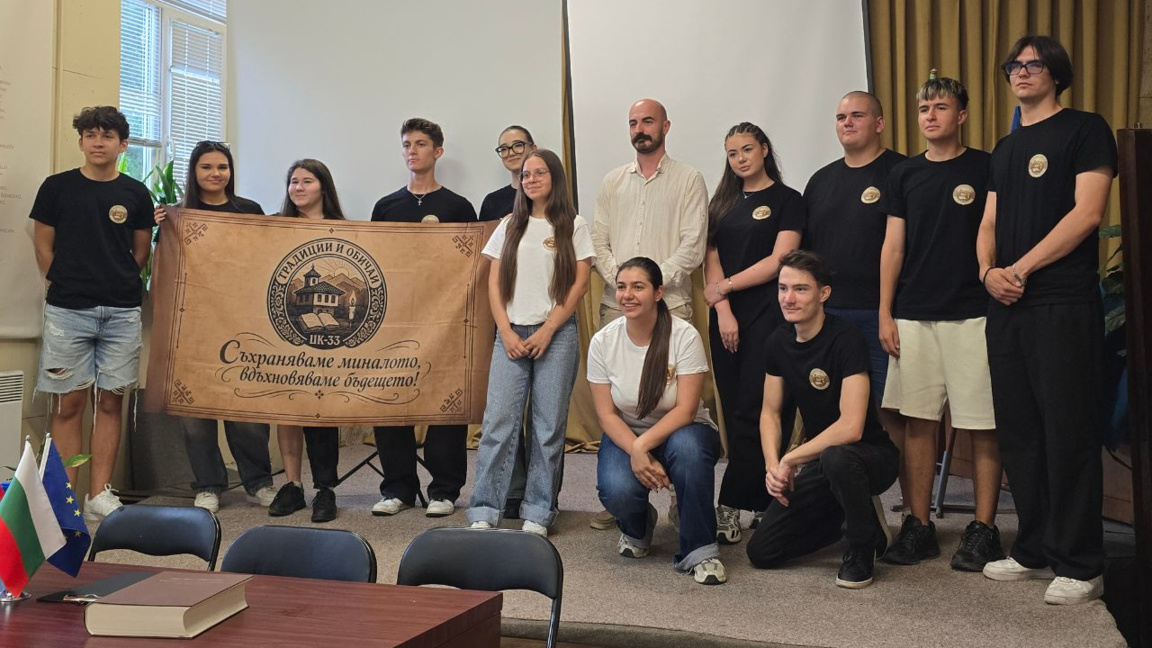 Studentët që morën pjesë në krijimin e projektit multimedial kushtuar veprës së Ipeshkvit Josip Juraj Strossmayer