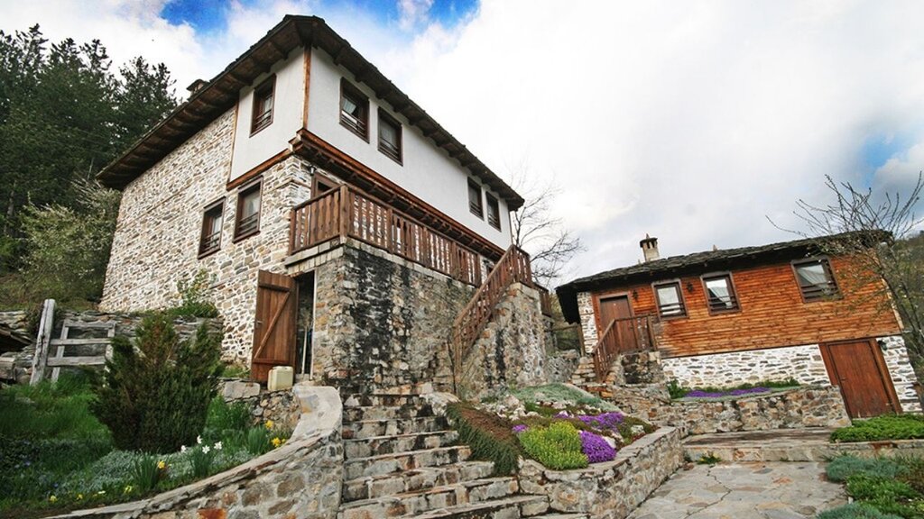 Turistas de todo el mundo descubren la magia del pueblo de Kosovo en los Ródopes