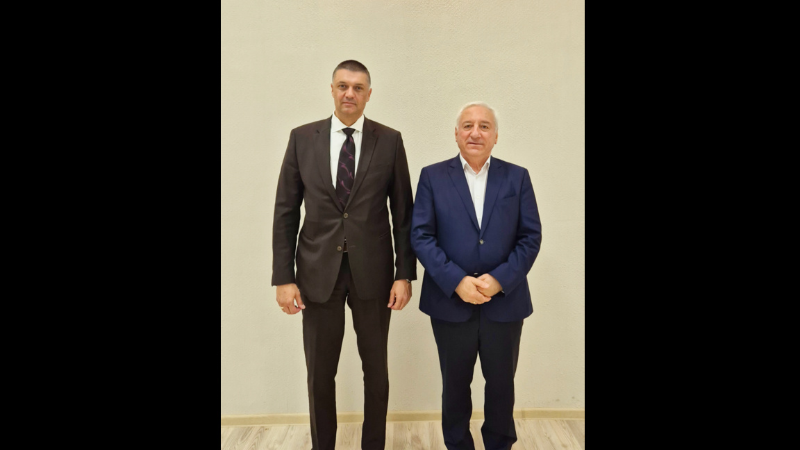 Инж. Радослав Цветков, изпълнителен директор на Електроразпределителни мрежи Запад и Огнян Михайлов, областен управител на област Видин