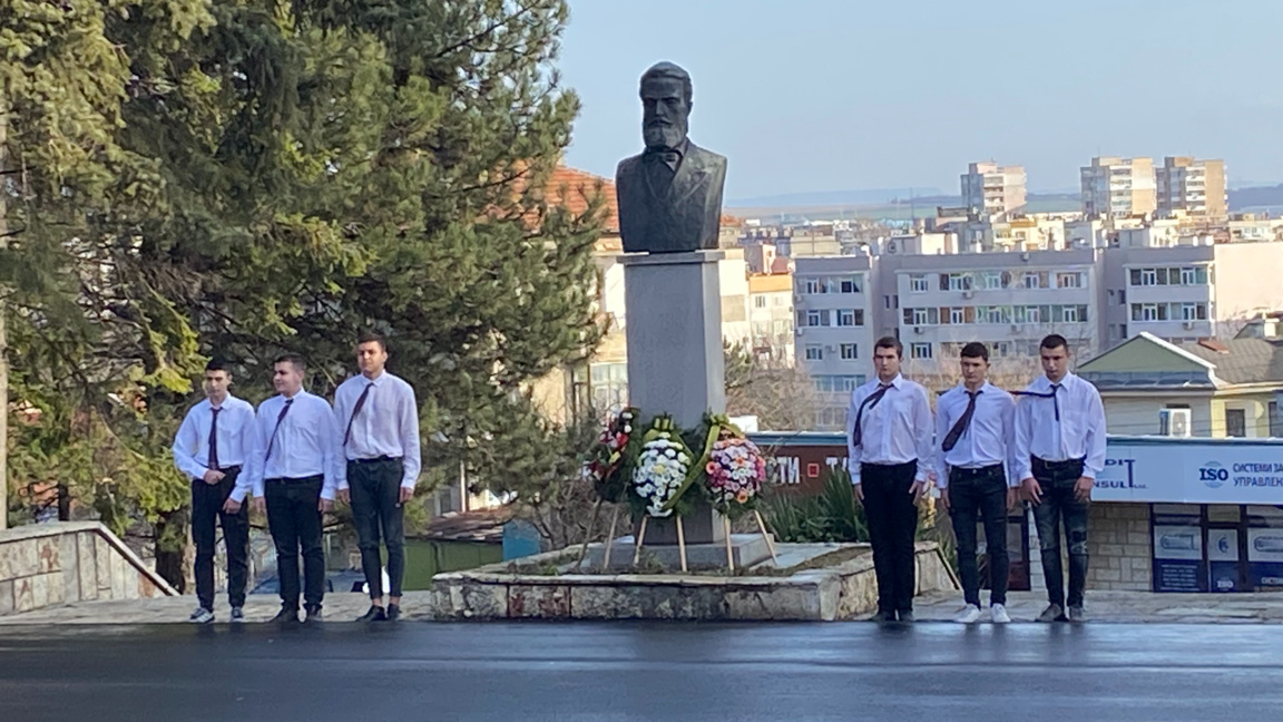 Младите говорят с гласа на Ботев