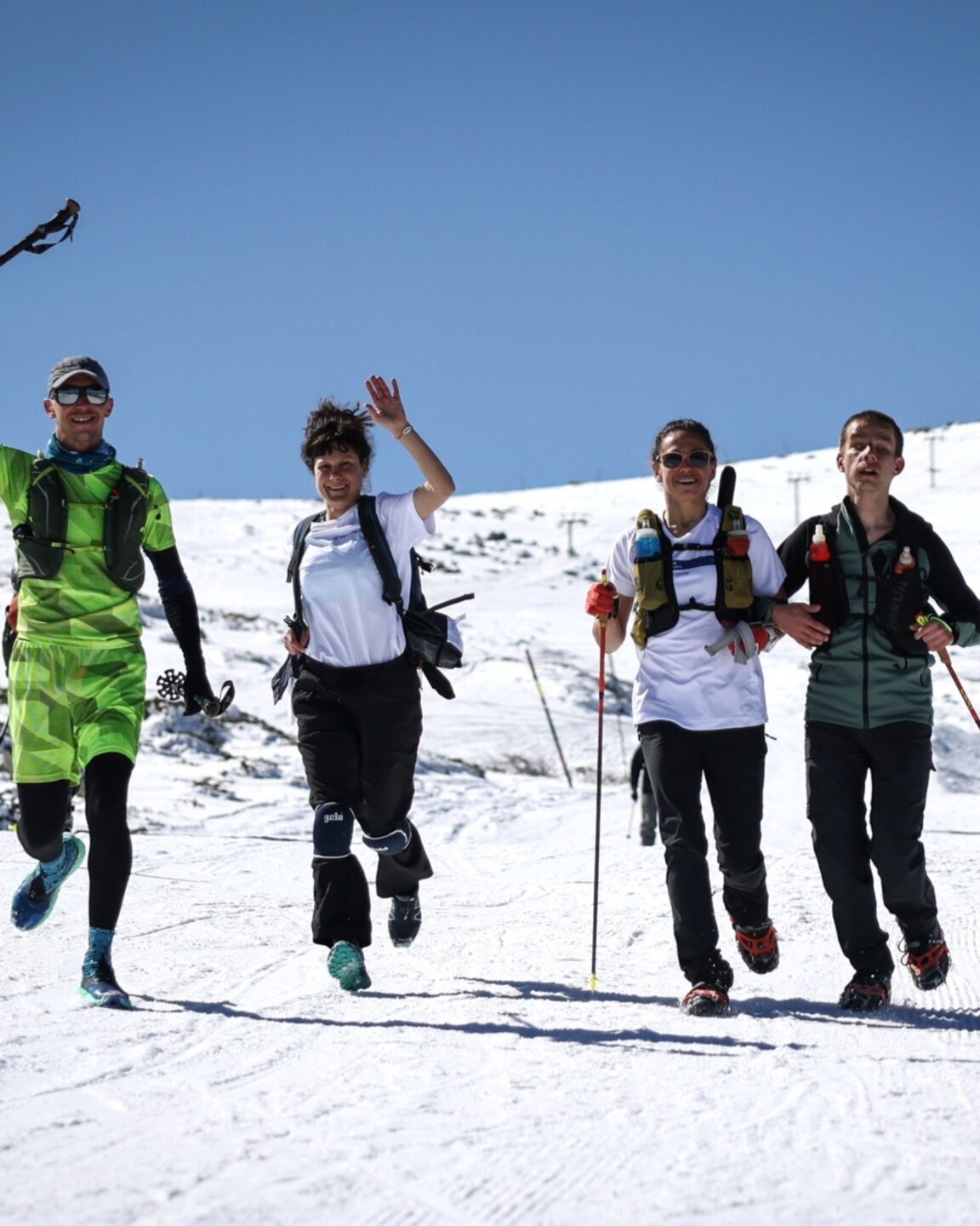 Виктор Асенов е първият отдясно