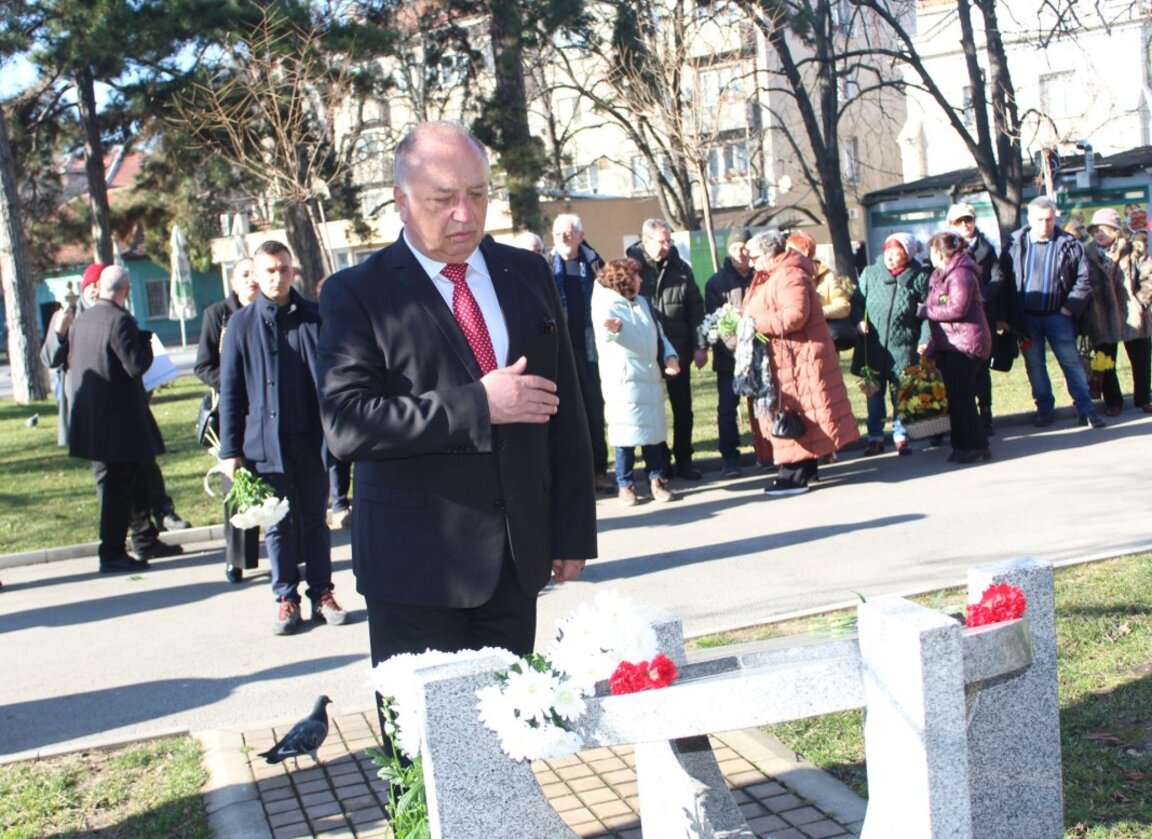 Поклон пред жертвите