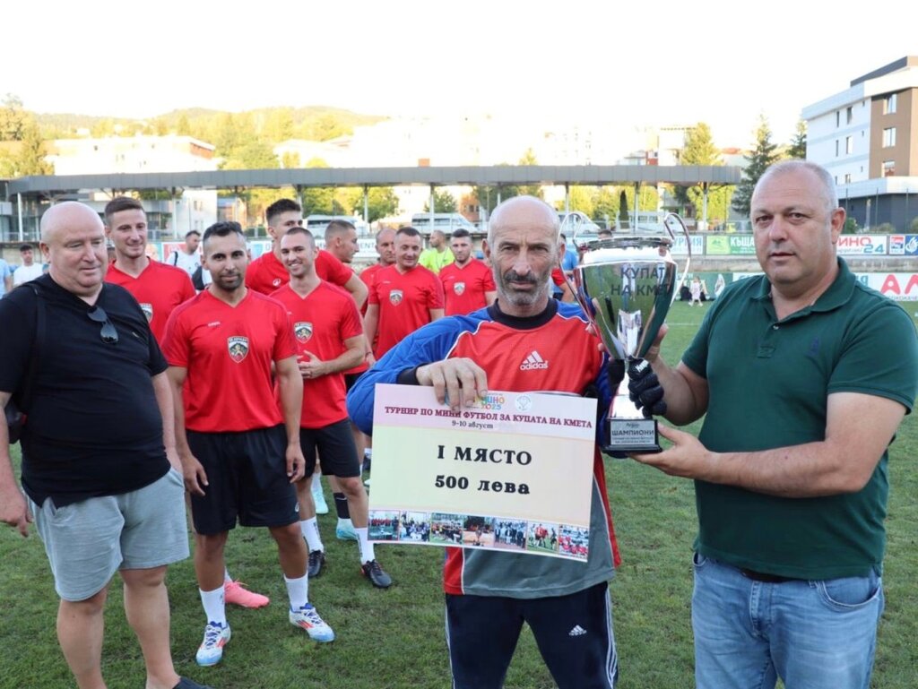 Призьорите в турнира по мини футбол в Ардино дариха наградния си фонд за деца в нужда