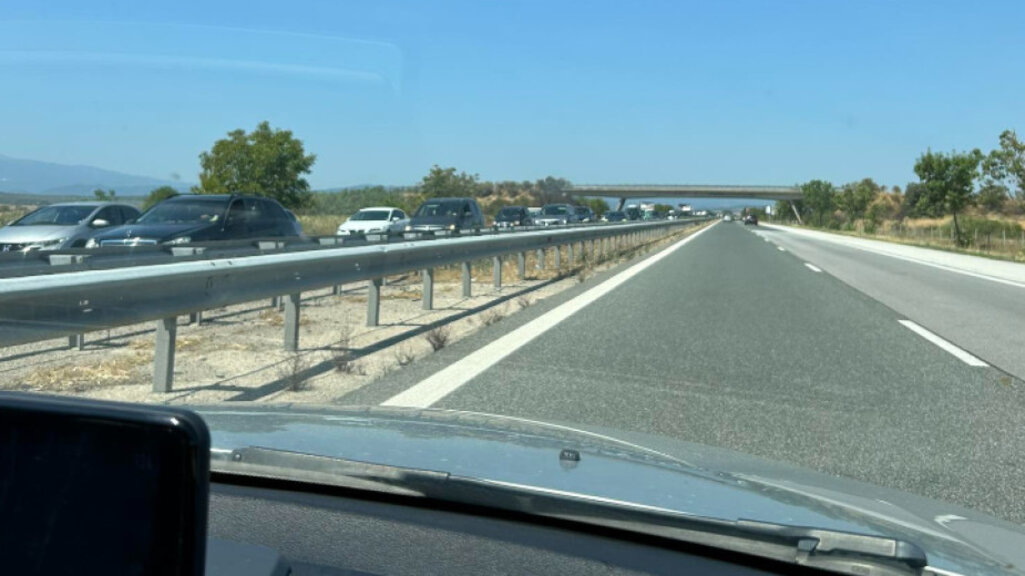 Пожар е възникнал край АМ "Такия" в района на 82-ри км в посока Бургас