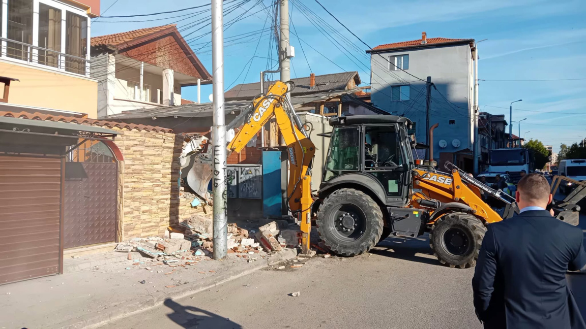 В Столипиново бутат тайни наркодепа, незаконни постройки и скривалища на дилъри