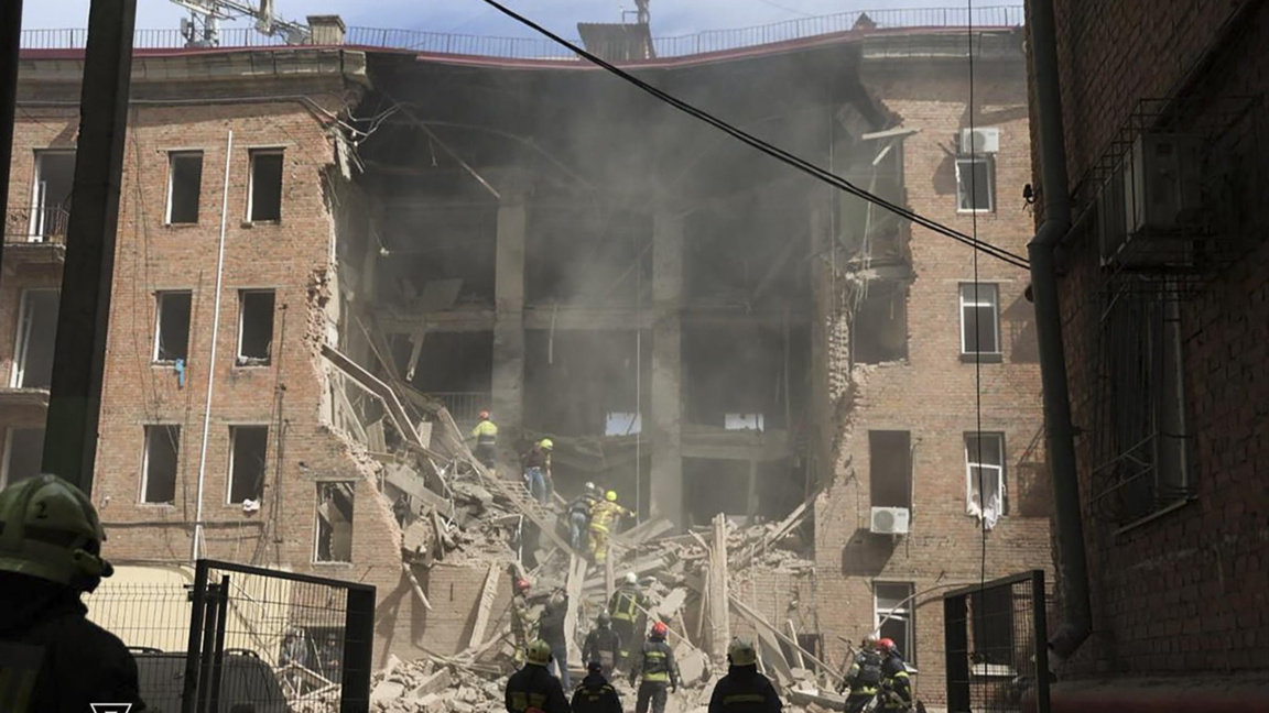 Срутила се е значителна част от жилищен блок в град Днипро