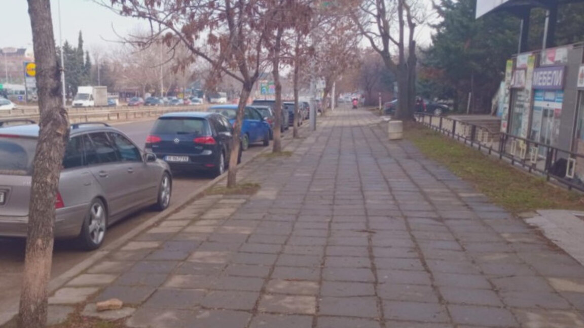 Паркирането по булеварда засега остава