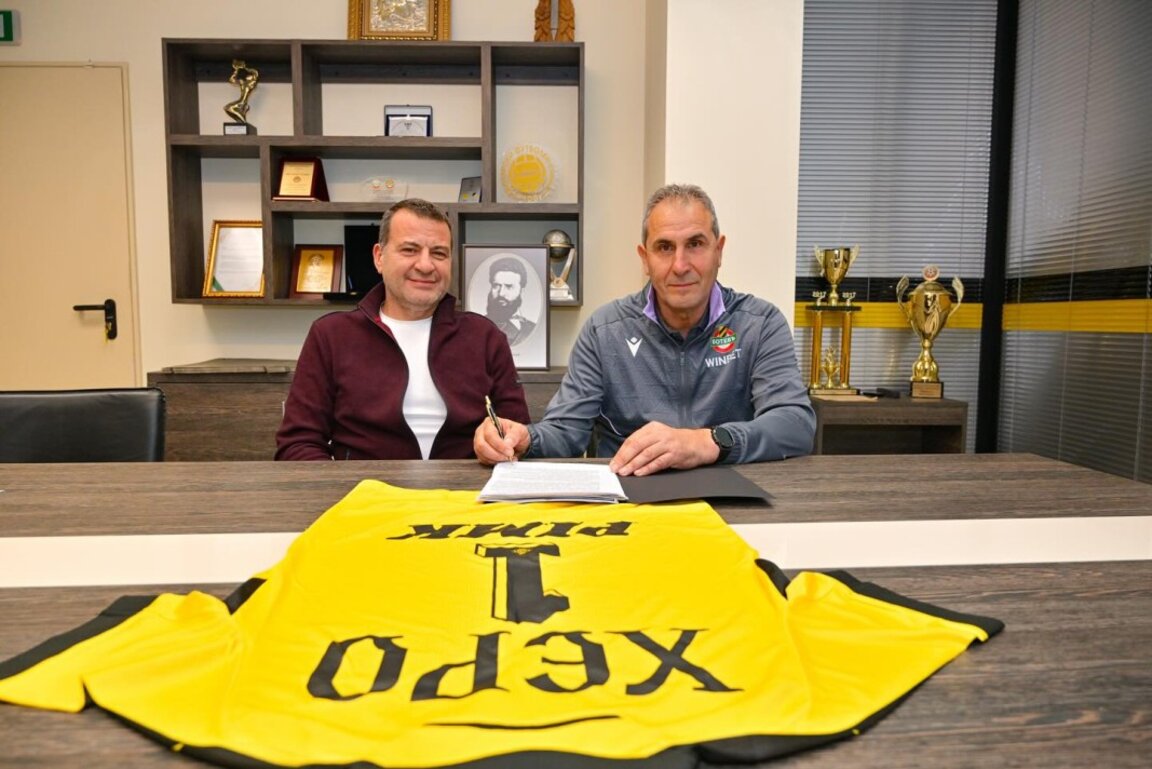 Димитров подписа за 2 години.