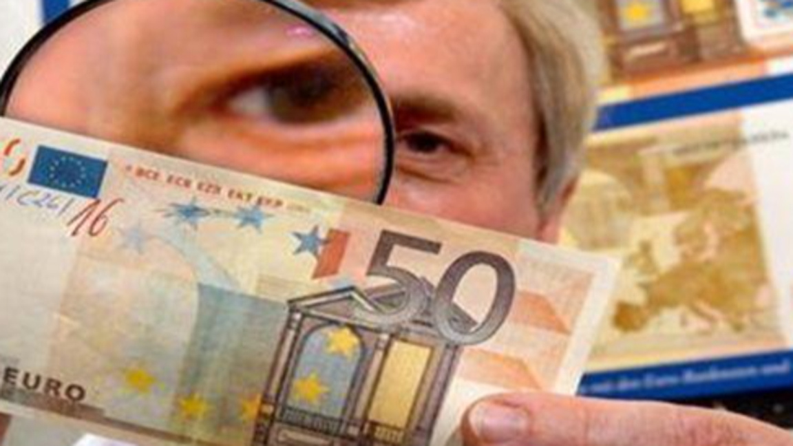 евро банкноти;