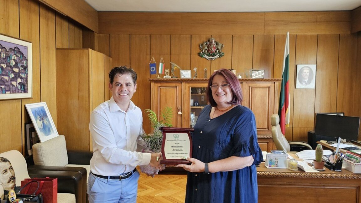Bulgarian newspaper in UK BG BEN awarded by Executive Agency for Bulgarians Abroad