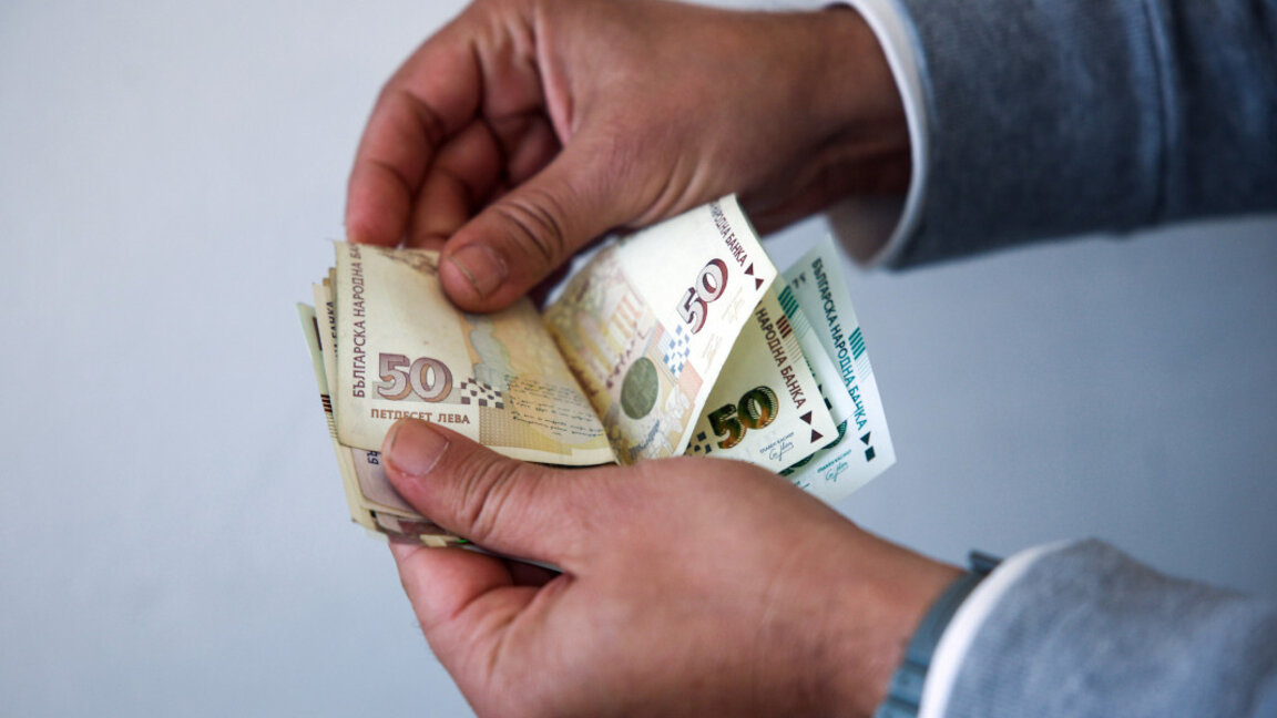 El salario bruto medio en Bulgaria alcanza los 1 174 euros