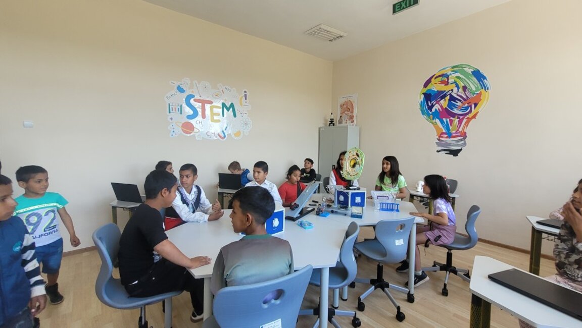 Откриха модерен STEM център в училището в Рабиша