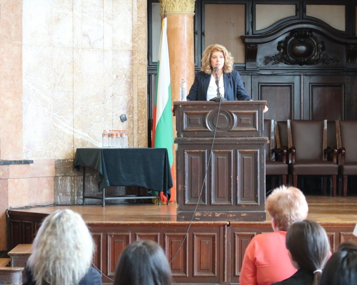 Vice President Iotova opens the 62nd Summer Seminar of Bulgarian Language and Culture in Sofia