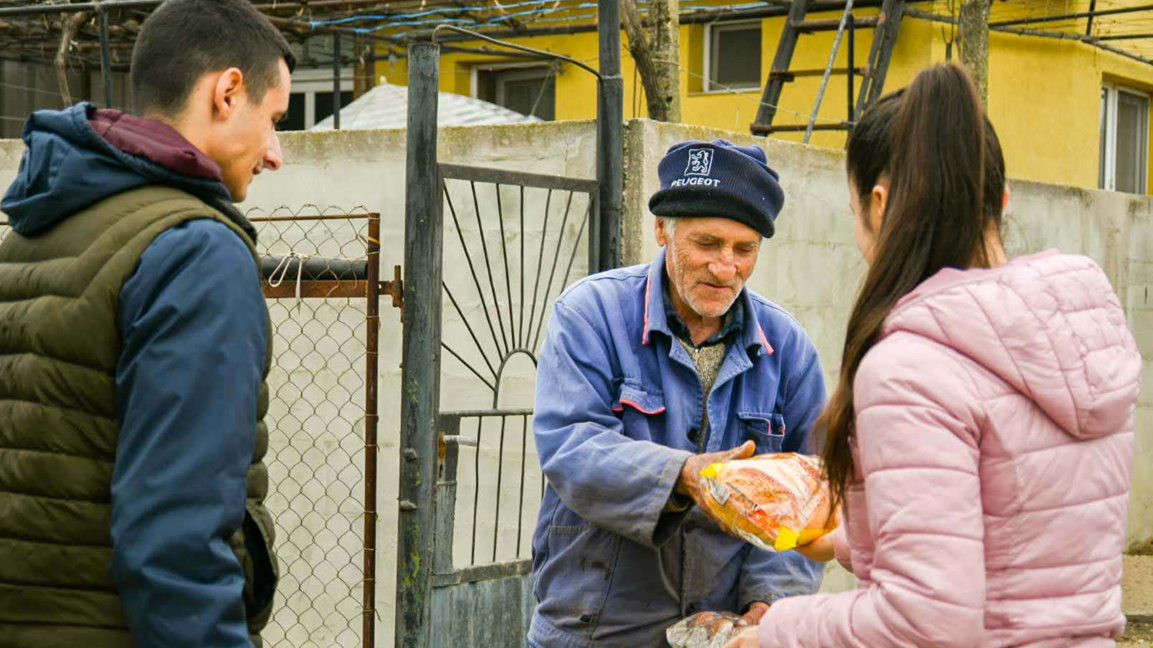 "Бъди човек-Айтос" с поредна кампания в подкрепа на възрастни хора в нужда  