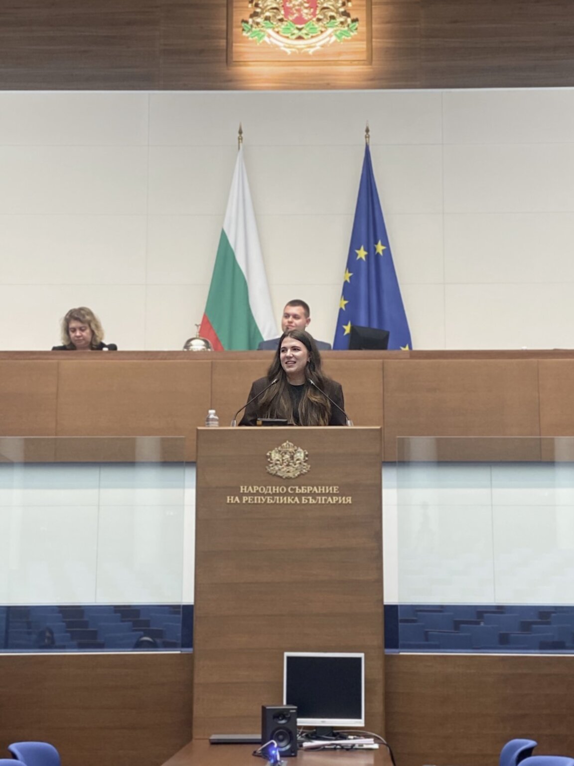 Кърджалийка влезе в ролята на председател на парламентарна комисия за ден