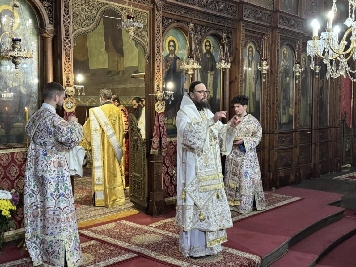 Видинският митрополит Пахомий с първа света литургия във Видин