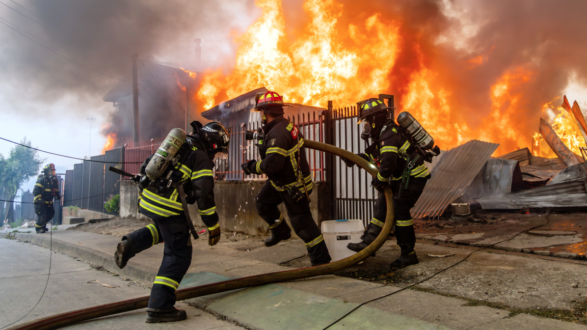 Най-малко 19 са жертвите на бушуващи горски пожари в южната част на Чили