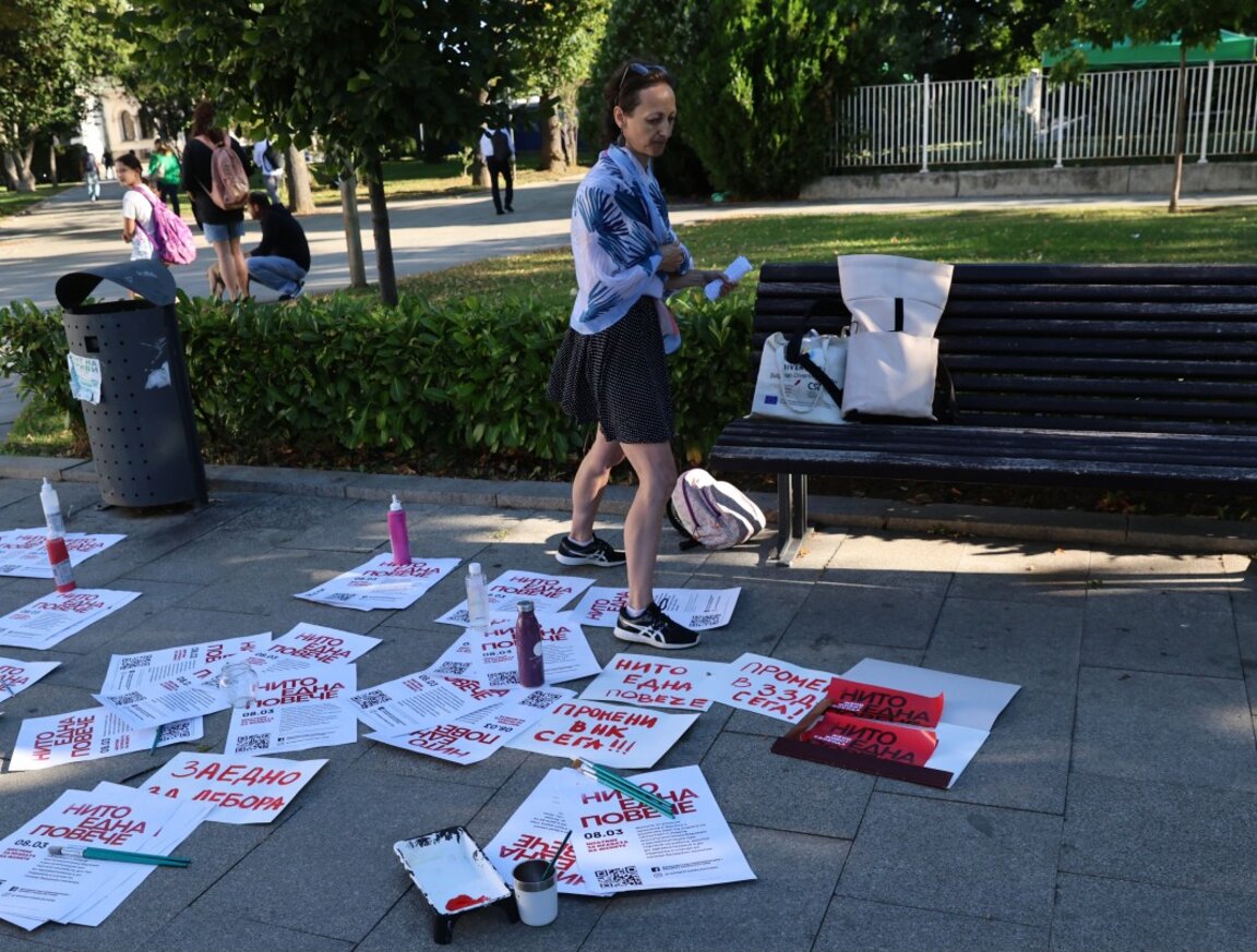 Протест срещу домашното насилие посрещна депутатите