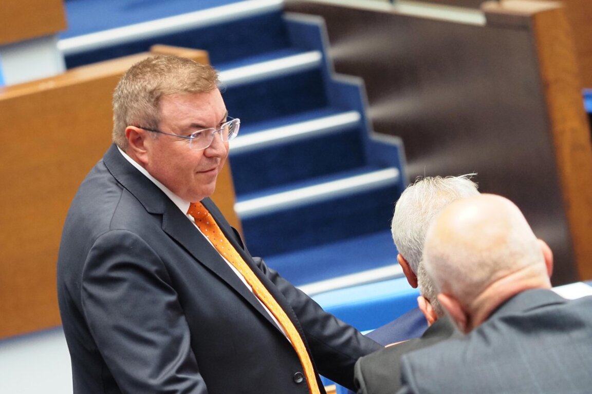 Костадин Ангелов в НС.