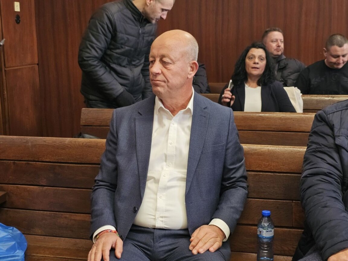 Мюмюн Искендер в съдебната зала, архив.