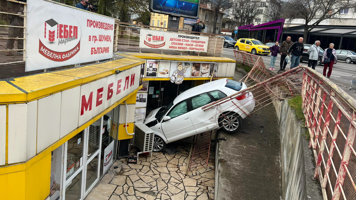 Трима пострадаха при катастрофа на оживен булевард в Шумен