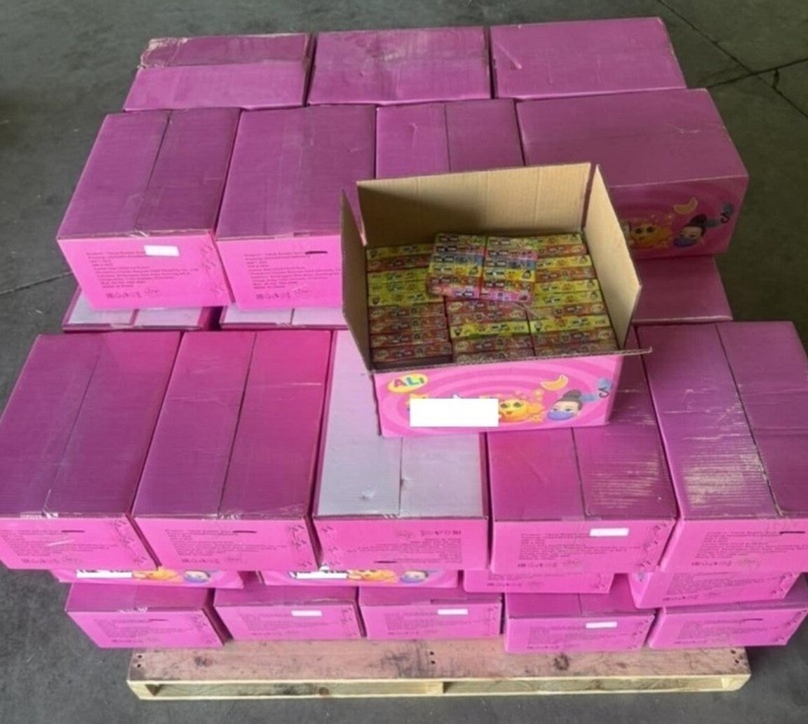 Митнически служители задържаха 30 000 "маркови"дъвки от Китай