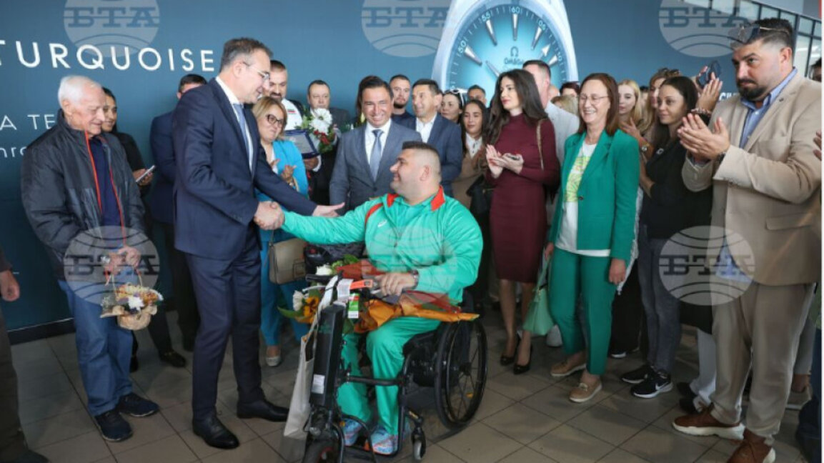 Dünya Şampiyonu Rujdi Rujdi resmi törenle karşılandı