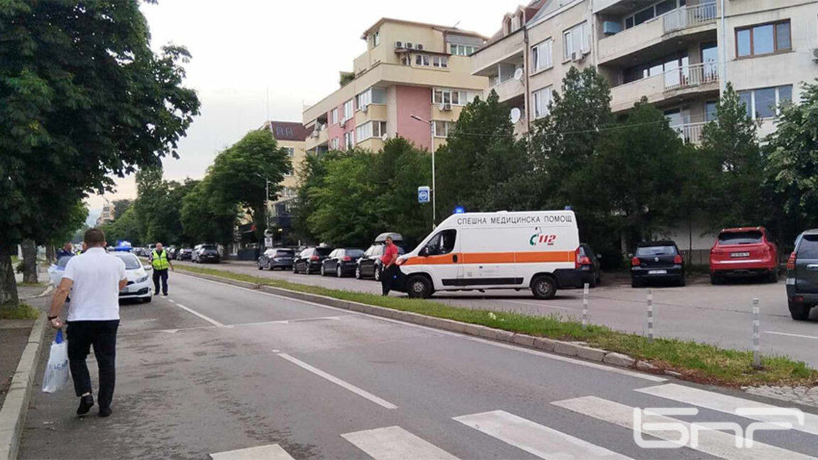 Забравена раница на автобусна спирка в София блокира движението за час и половина
