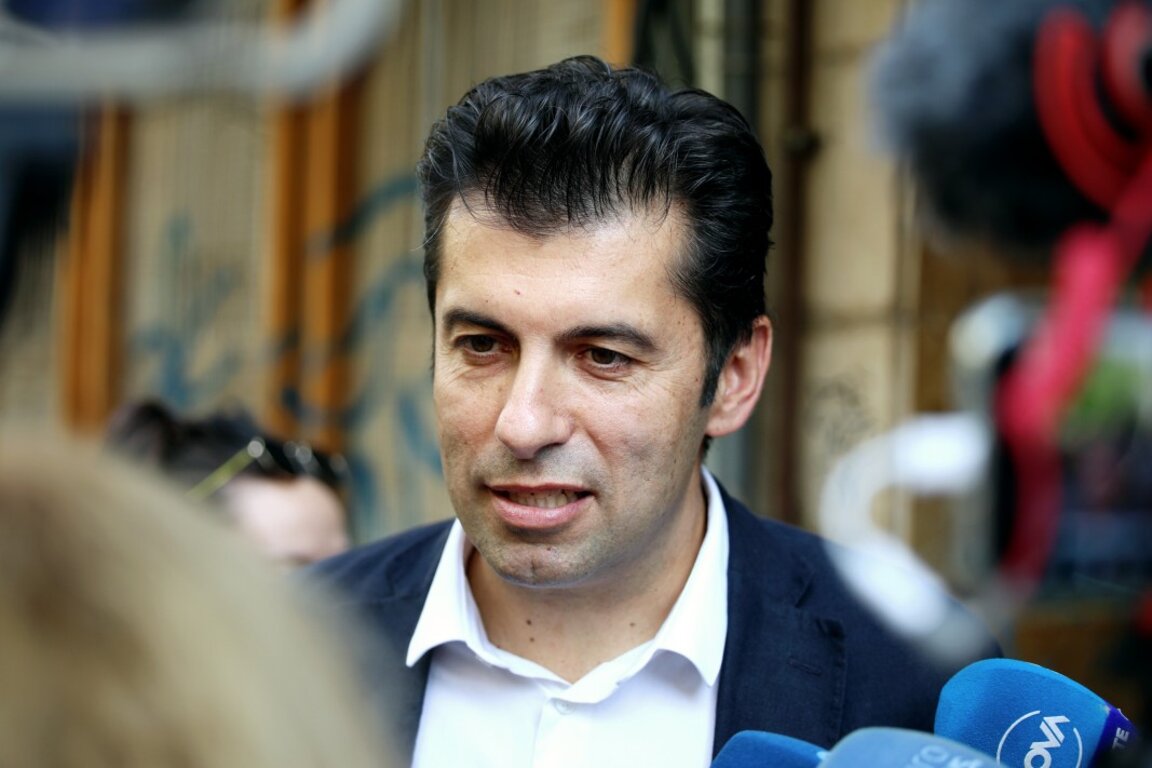 Кирил Петков към депутатите: Кажете дали сте за или против корупцията