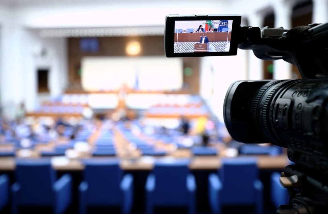 Парламентът може да заседава извънредно за клетва на новия служебен кабинет