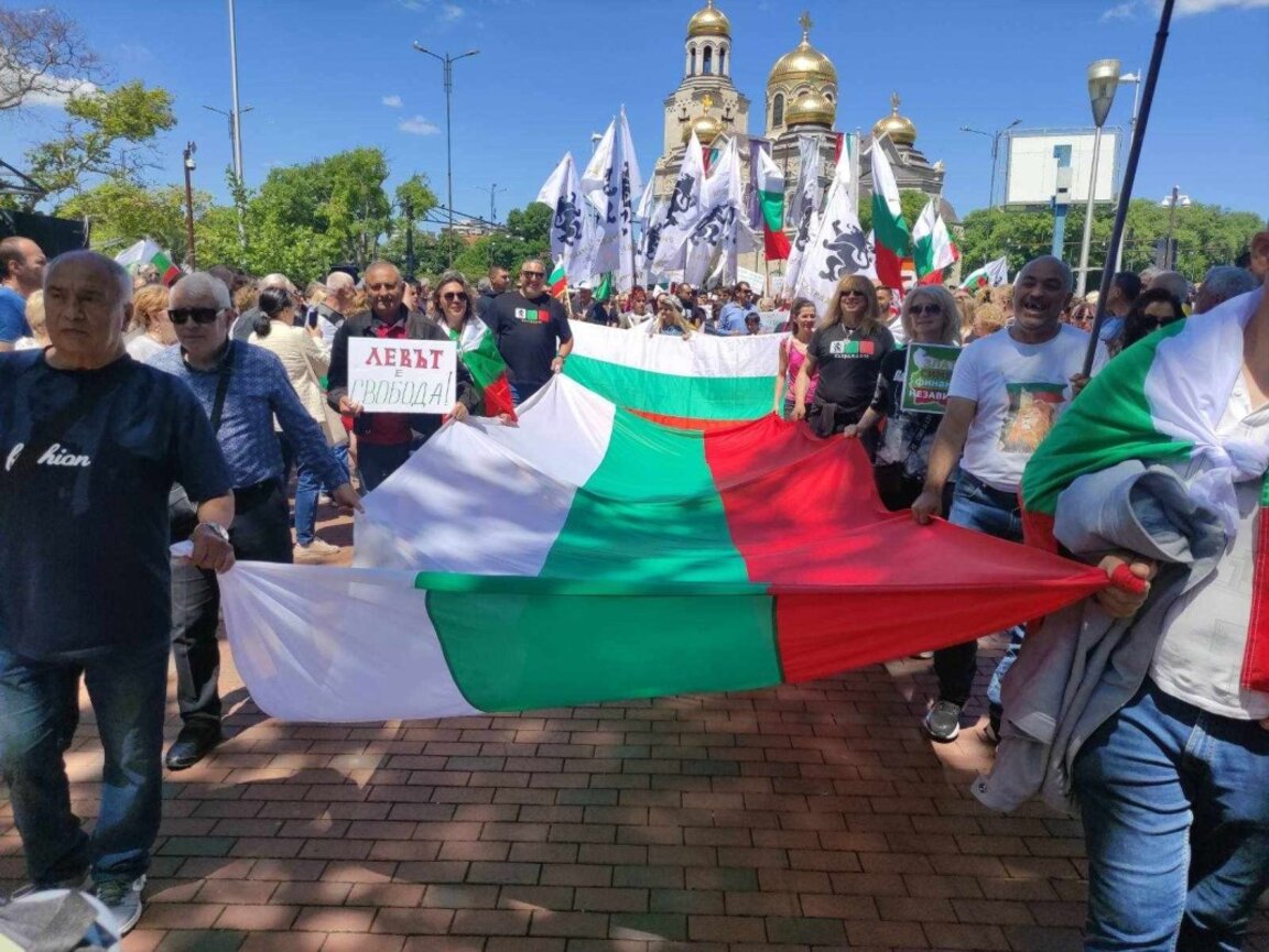 Протест срещу въвеждането на еврото блокира за кратко Аспаруховия мост във Варна