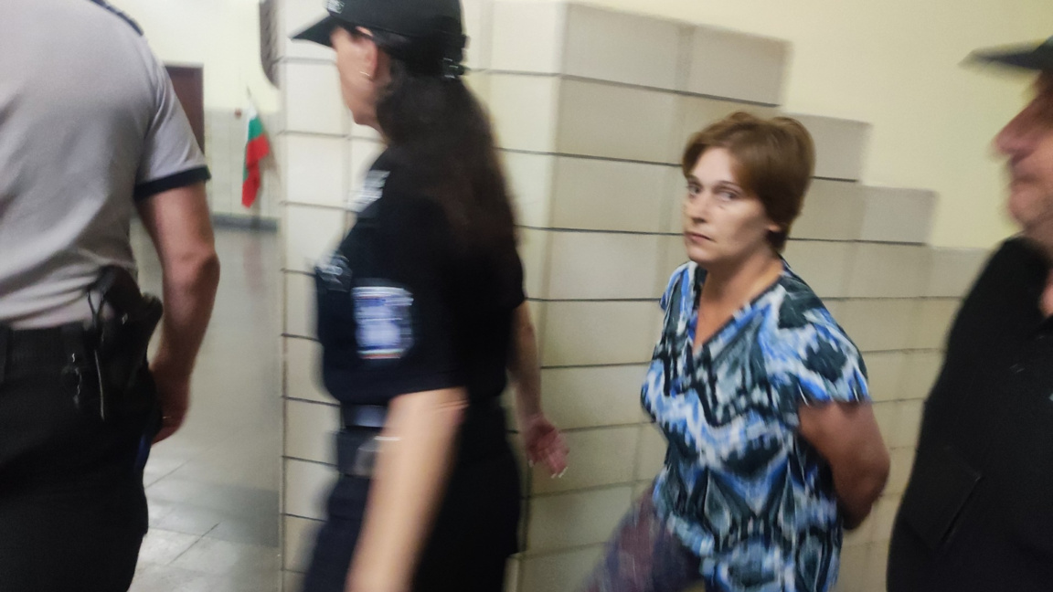 Жената, опитала да обере аптека в Ямбол, остава в ареста