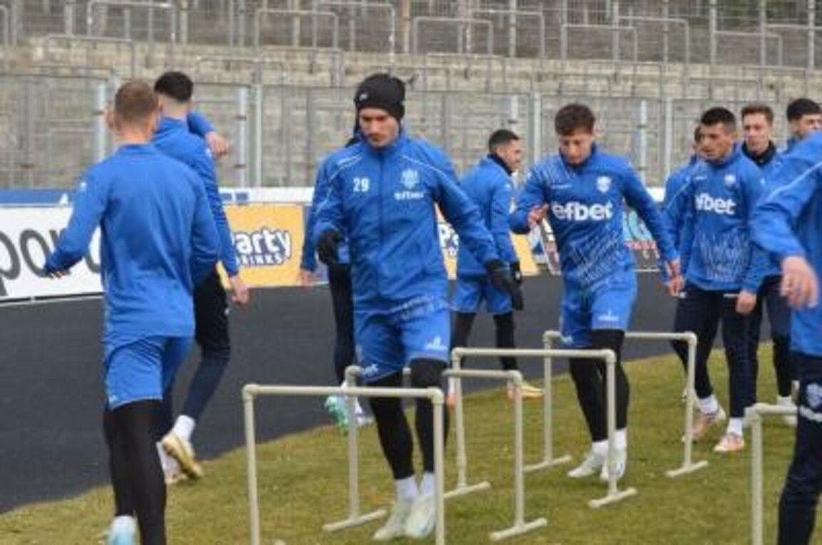 Футболен клуб "Арда" играе благотворително за лечението на Азра